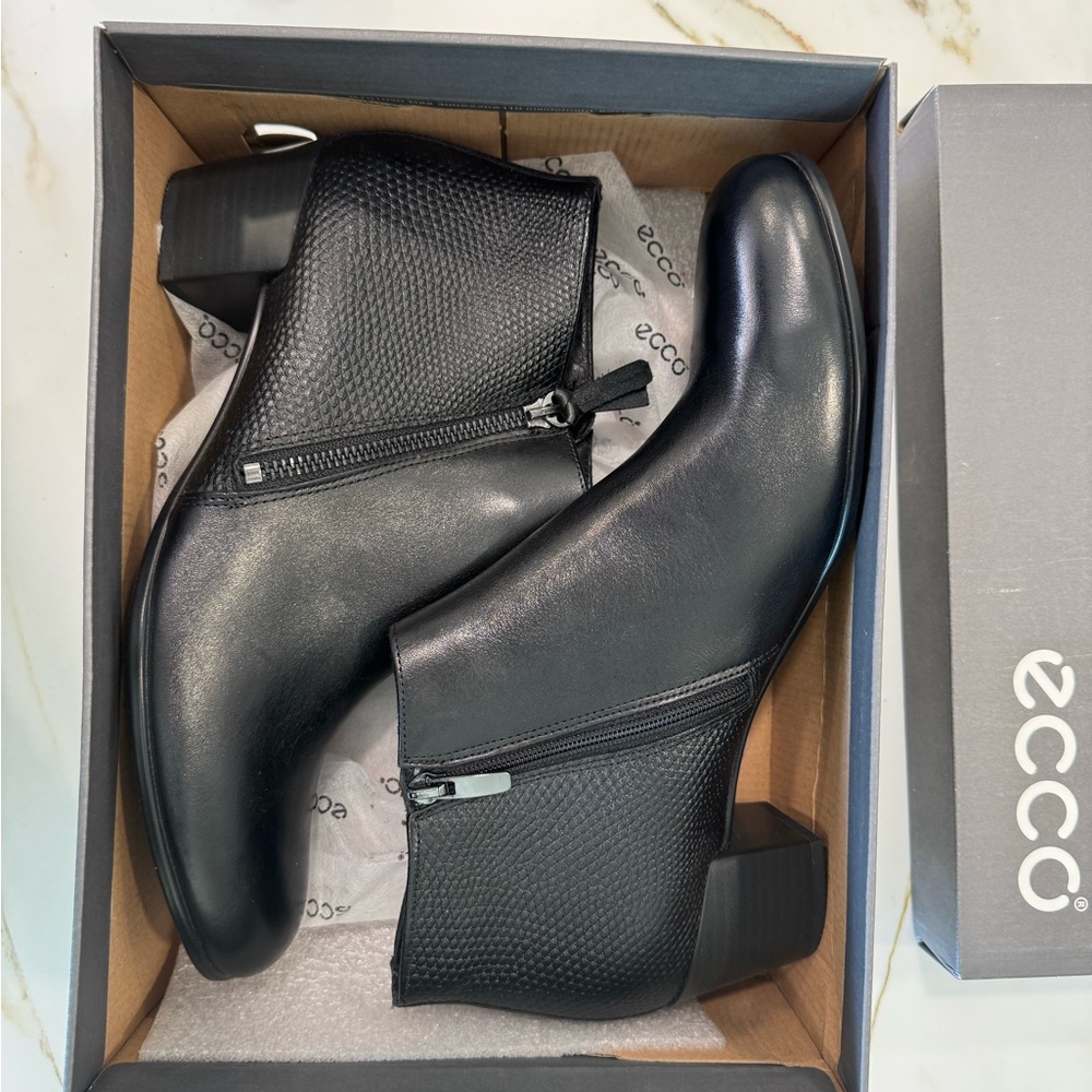 Ecco Women's Textured Black Leather Boots